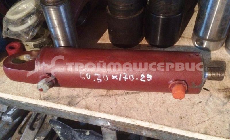 Гидроцилиндр поворота переднего отвала ЦГ-60.30х170.23 (ЭД405-00.50.100-03) Гидроцилиндр поворота переднего отвала ЦГ-60.30х170.23 (ЭД405-00.50.100-03)